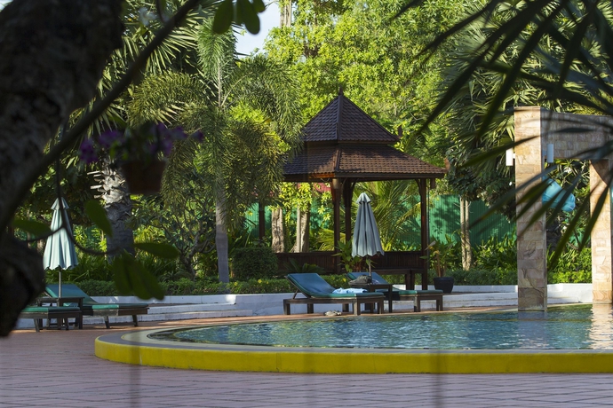 Imagen de la piscina del Hotel Pacific and Spa. Foto 13