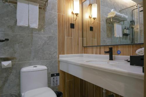 Imagen de la habitación del Hotel Paco Guangzhou North Railway Station. Foto 18