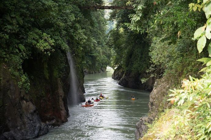 Imagen de los exteriores del Hotel Pacuare River Lodge. Foto 6