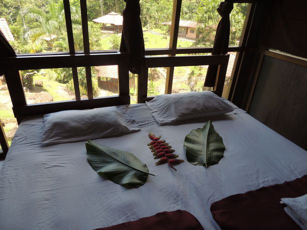 Imagen de los exteriores del Hotel Pacuare River Lodge. Foto 9