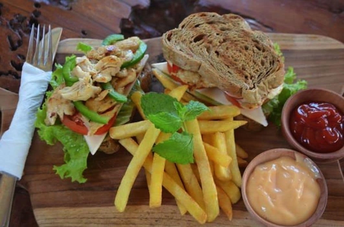 Imagen del bar/restaurante del Hotel Padang Padang Breeze. Foto 4