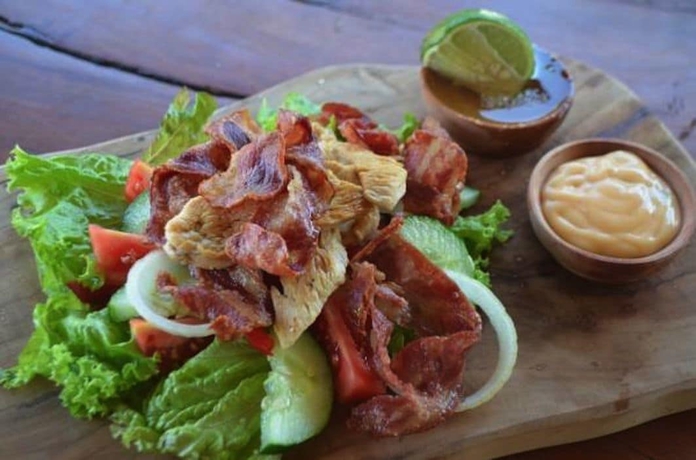 Imagen del bar/restaurante del Hotel Padang Padang Breeze. Foto 5