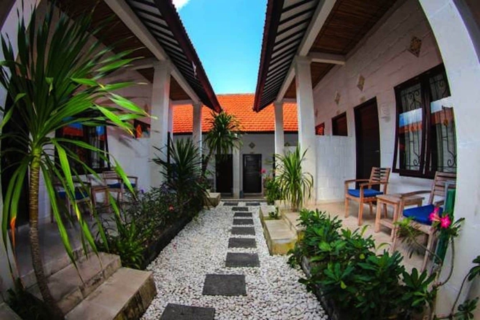 Imagen de los exteriores del Hotel Padang Padang Breeze. Foto 17