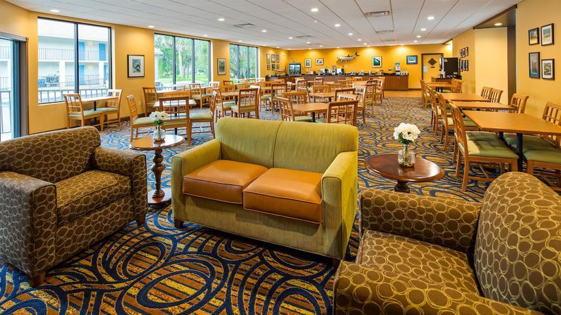 Imagen del bar/restaurante del Hotel PaddleTail Waterfront Lodge, Trademark Collection by Wyndham. Foto 3