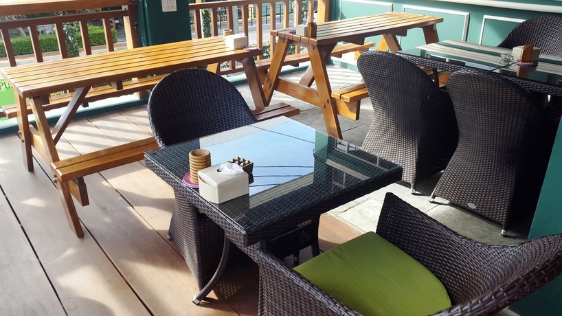 Imagen de los exteriores del Hotel Paddy's Palms Resort. Foto 13