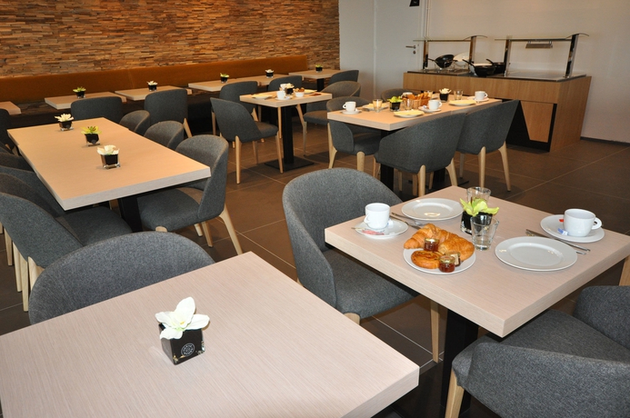 Imagen del bar/restaurante del Hotel Padja and Spa, The Originals Boutique. Foto 2