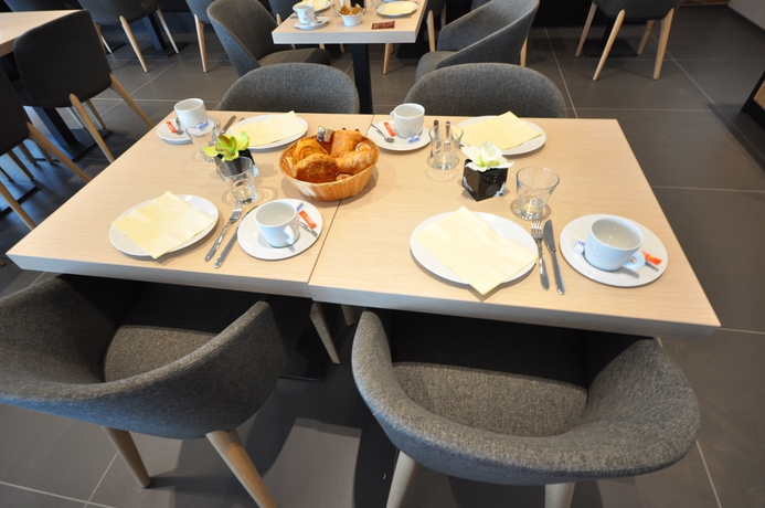 Imagen del bar/restaurante del Hotel Padja and Spa, The Originals Boutique. Foto 3