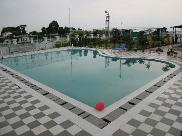 Imagen de la piscina del Hotel Padmini Palace, Bhaniyawala. Foto 20