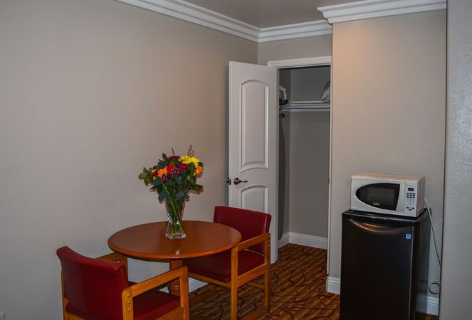 Imagen de la habitación del Hotel Padre Oaks. Foto 8
