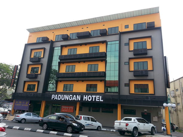 Imagen de la habitación del Hotel Padungan. Foto 12
