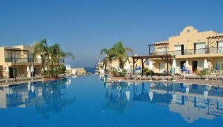 Imagen de la piscina del Hotel Pafian Park Holiday Village. Foto 7