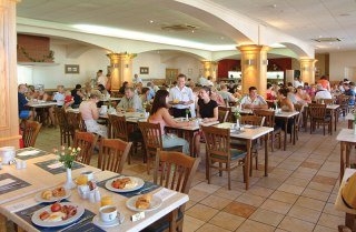 Imagen del bar/restaurante del Hotel Pafian Sun Holiday Village. Foto 3