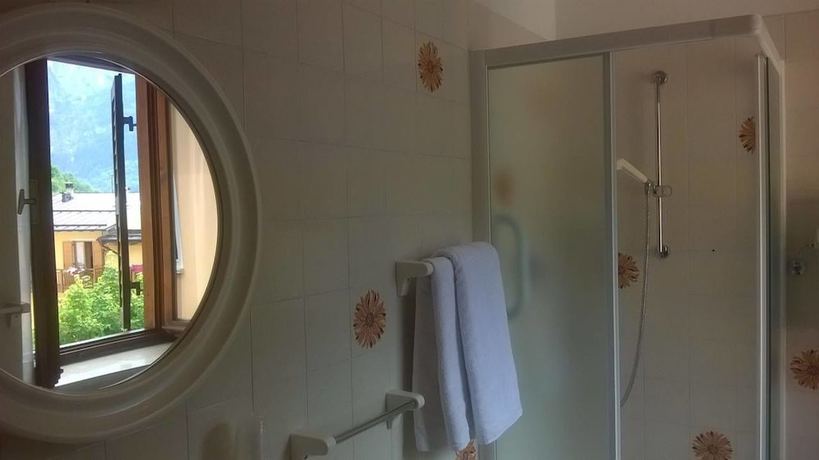 Imagen de la habitación del Hotel Paganella di Molveno. Foto 10