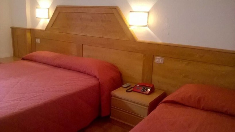 Imagen de la habitación del Hotel Paganella di Molveno. Foto 13