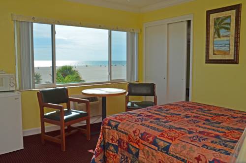 Imagen de la habitación del Hotel Page Terrace Beachfront. Foto 1