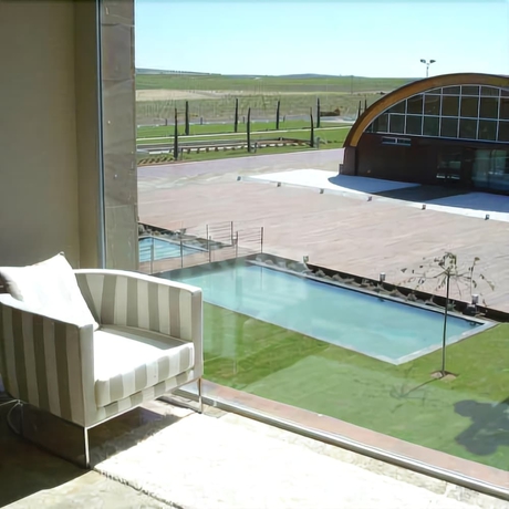 Imagen de la piscina del Hotel Pago Del Vicario. Foto 18