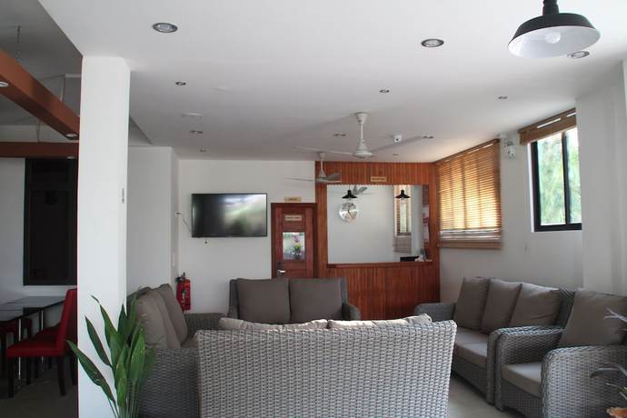 Imagen de los interiores del Hotel Paguro Beach Inn. Foto 19
