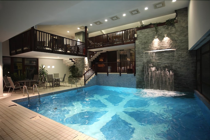 Imagen de la piscina del Hotel Pahuljica. Foto 18