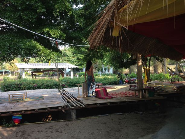 Imagen de los exteriores del Hotel Pai Tara Resort. Foto 13