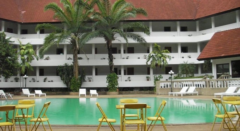Imagen de la piscina del Hotel Pailyn Sukhothai. Foto 13