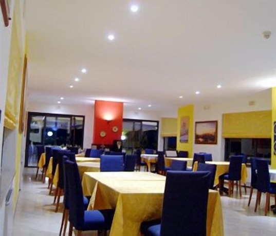 Imagen del bar/restaurante del Hotel Paistos. Foto 4
