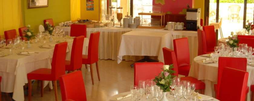 Imagen del bar/restaurante del Hotel Paistos. Foto 5