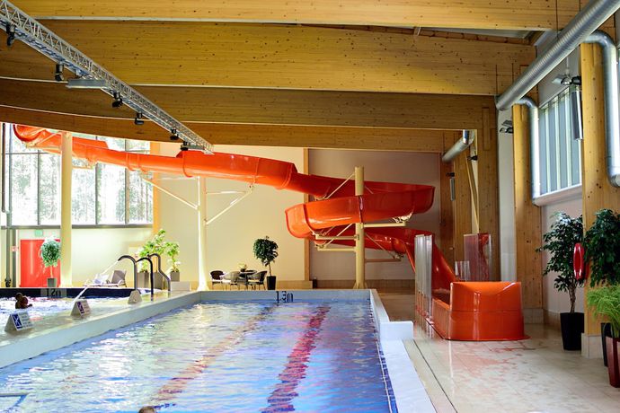 Imagen de la piscina del Hotel PajarinHovi. Foto 14