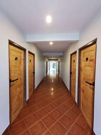 Imagen de los interiores del Hotel Pakarang Resort. Foto 24