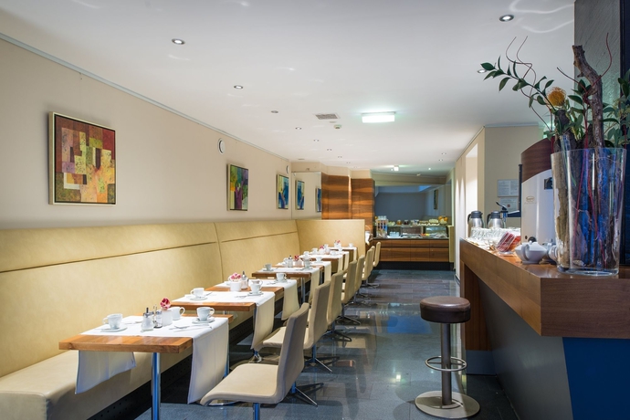 Imagen del bar/restaurante del Hotel Pakat City. Foto 5