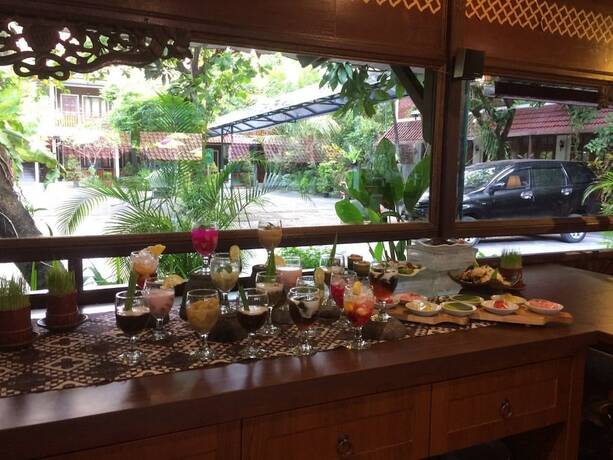 Imagen del bar/restaurante del Hotel Paku Mas. Foto 4