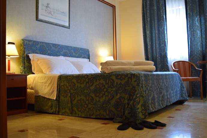 Imagen de la habitación del Hotel Palace 2000. Foto 3