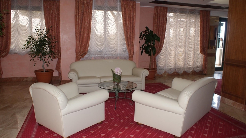 Imagen de los interiores del Hotel Palace 2000. Foto 17