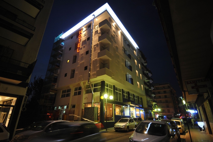 Imagen de los exteriores del Hotel Palace, Battipaglia. Foto 10