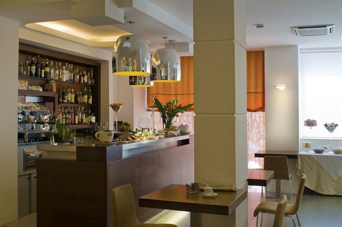 Imagen del bar/restaurante del Hotel Palace, Battipaglia. Foto 4