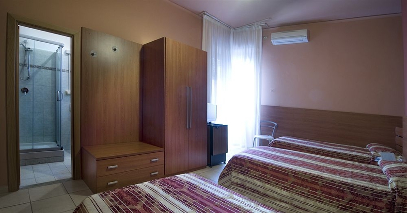 Imagen de la habitación del Hotel Palace, Battipaglia. Foto 8