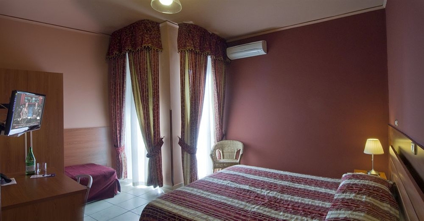 Imagen de la habitación del Hotel Palace, Battipaglia. Foto 9