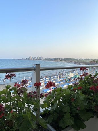 Imagen de los exteriores del Hotel Palace Beach Resort. Foto 10