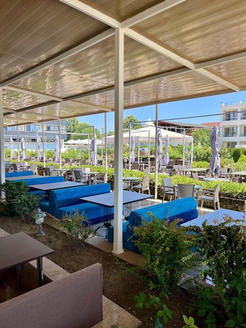 Imagen de los exteriores del Hotel Palace Beach Resort. Foto 11
