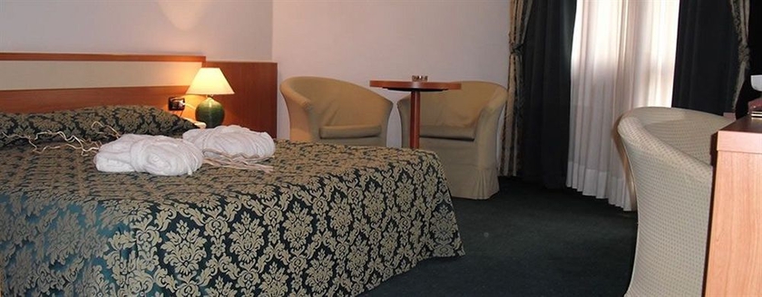 Imagen de la habitación del Hotel Palace Città. Foto 4