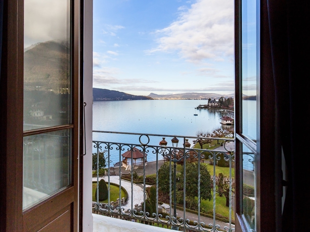 Imagen de la habitación del Hotel Palace De Menthon. Foto 8