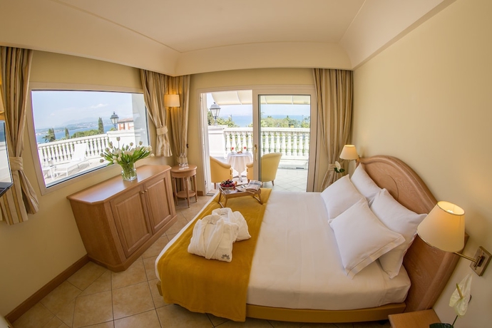 Imagen de la habitación del Hotel Palace, Desenzano del Garda. Foto 2