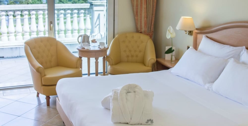 Imagen de la habitación del Hotel Palace, Desenzano del Garda. Foto 3