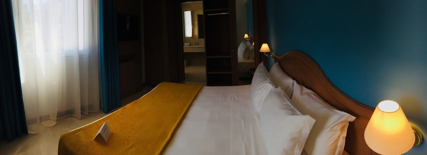 Imagen de la habitación del Hotel Palace, Desenzano del Garda. Foto 5