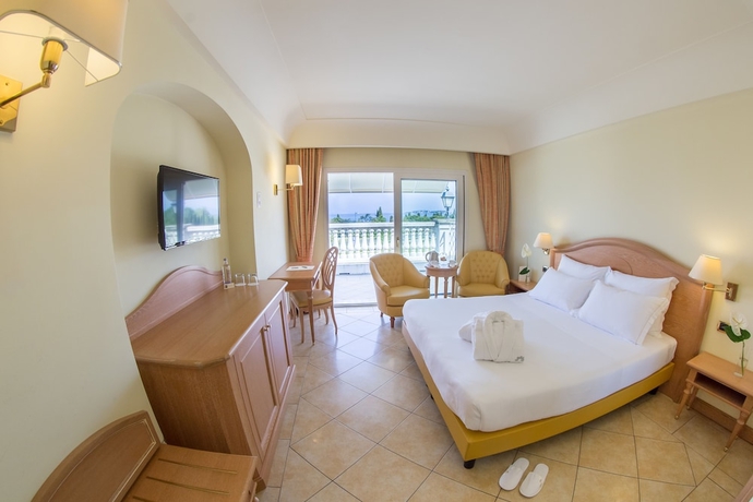 Imagen de la habitación del Hotel Palace, Desenzano del Garda. Foto 8