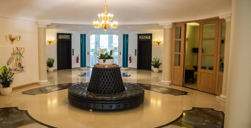 Imagen de los interiores del Hotel Palace, Desenzano del Garda. Foto 19