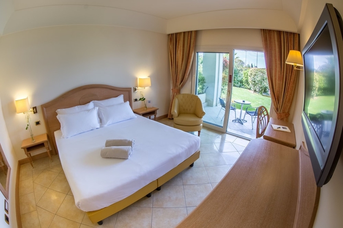 Imagen de la habitación del Hotel Palace, Desenzano del Garda. Foto 12