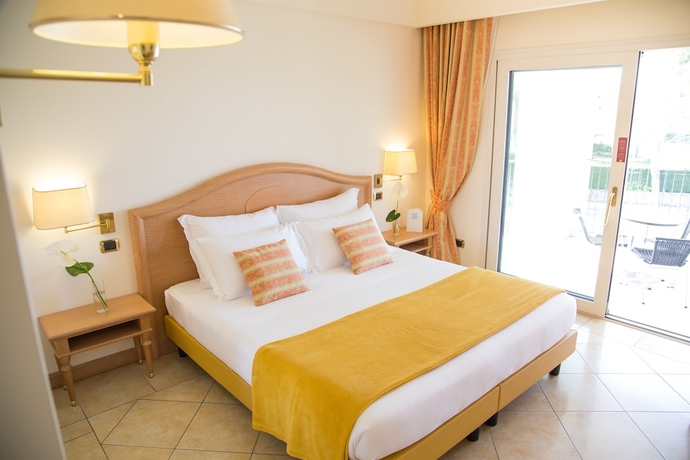 Imagen de la habitación del Hotel Palace, Desenzano del Garda. Foto 13