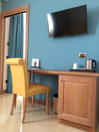 Imagen de la habitación del Hotel Palace, Desenzano del Garda. Foto 15