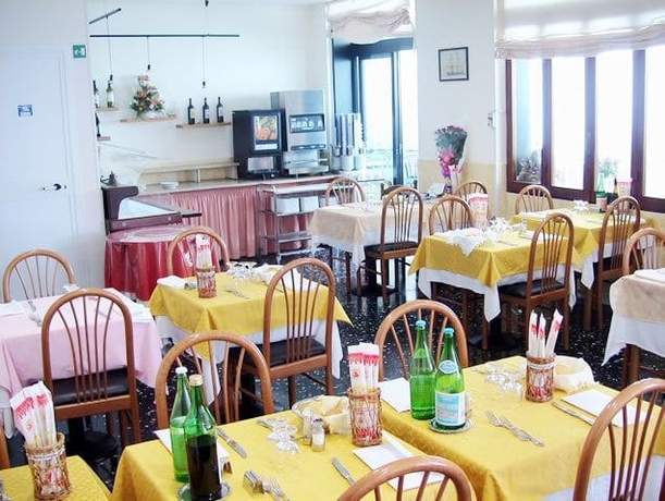 Imagen del bar/restaurante del Hotel Palace, FINALE LIGURE. Foto 5
