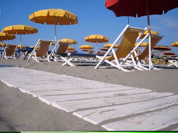 Imagen de los exteriores del Hotel Palace, FINALE LIGURE. Foto 17